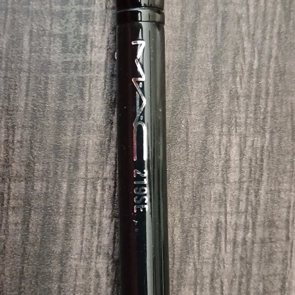 MAC 219SE Cosmetics Black Eyeshadow Brush